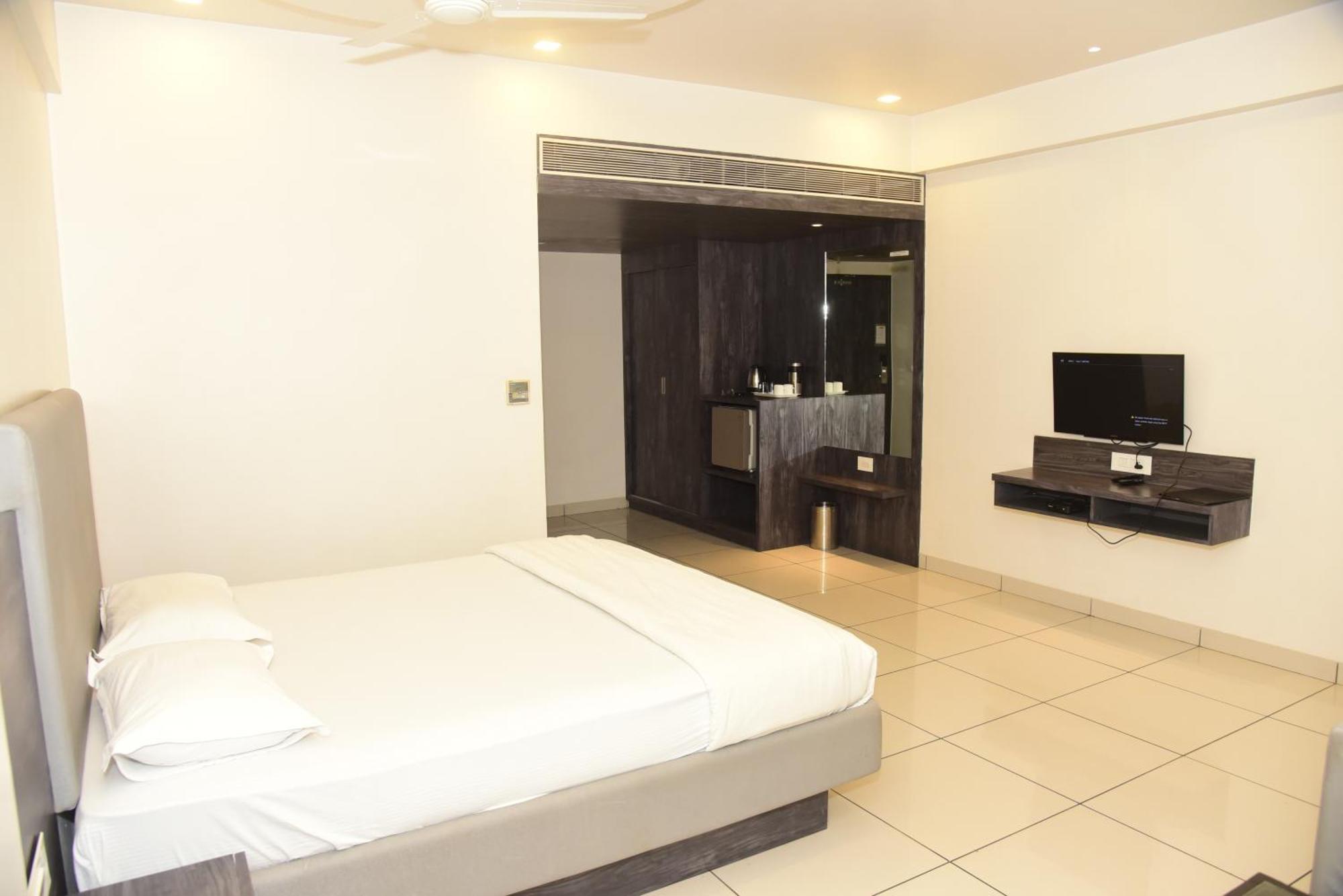 Srijan Inn Ābu Road Екстериор снимка