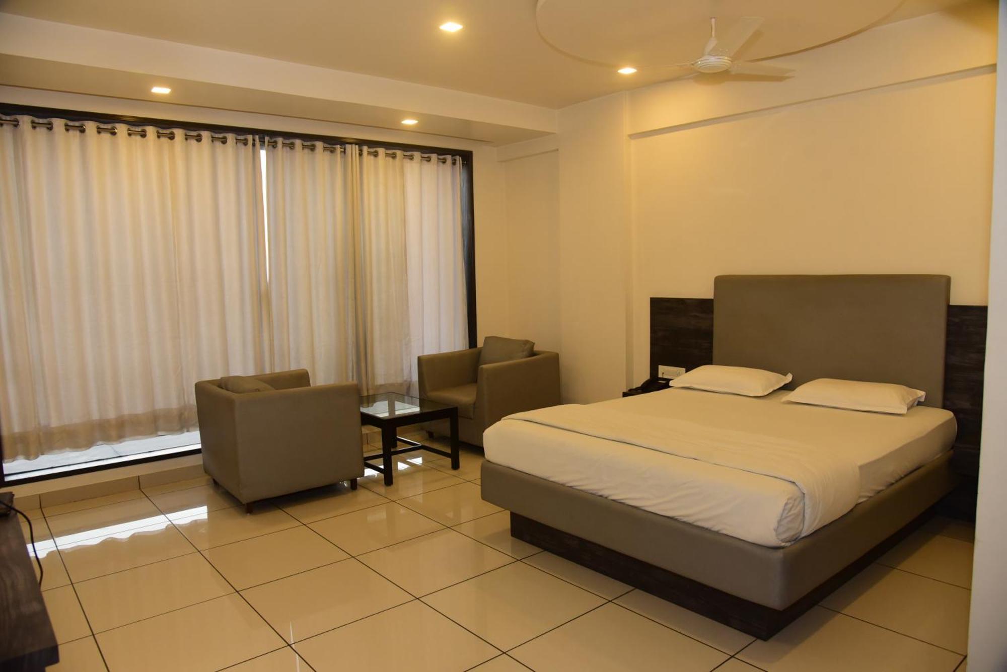 Srijan Inn Ābu Road Екстериор снимка