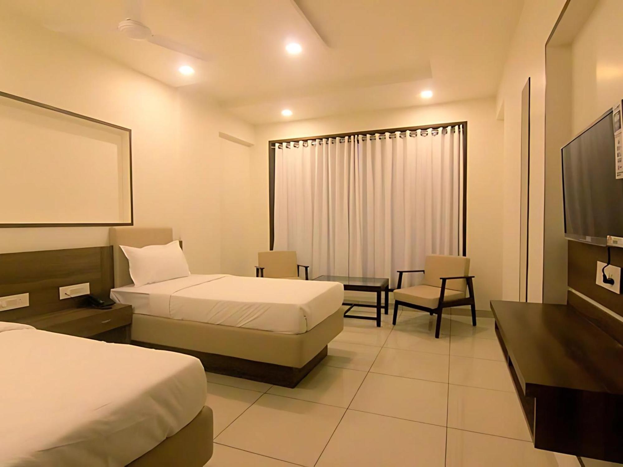 Srijan Inn Ābu Road Екстериор снимка